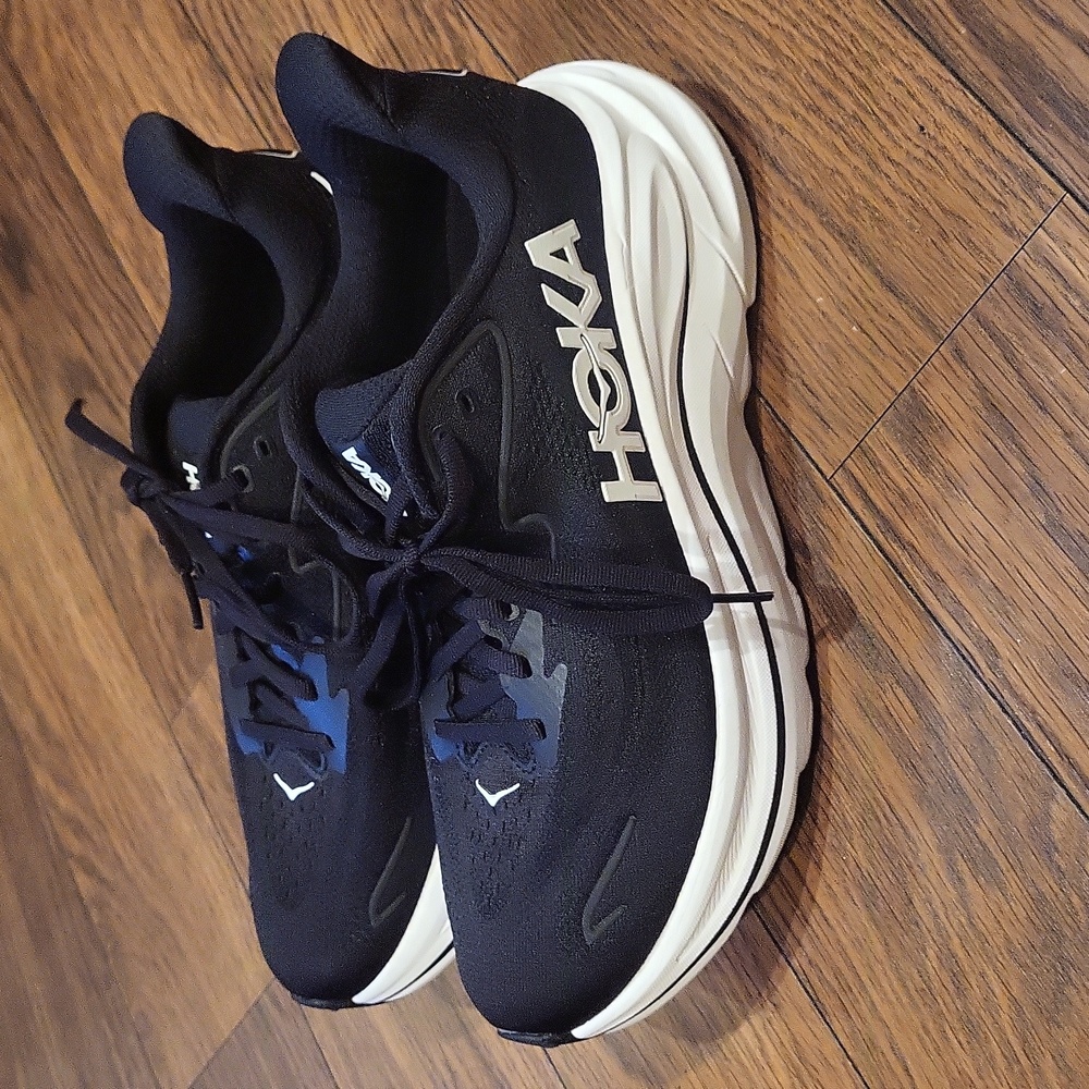 Hoka W Clifton Women's Sneakers Black/White 8.5B NWT - Picture 8 of 10